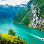 Mountain With Seaview, Near Geiranger Casa de Férias Stryn