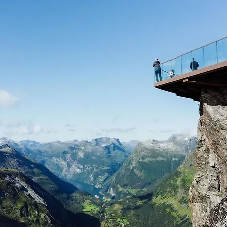 Mountain With Seaview, Near Geiranger Vakantiehuis