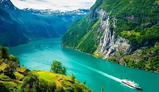 Mountain With Seaview, Near Geiranger Vakantiehuis Stryn